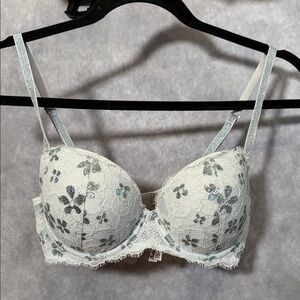 Victoria's Secret Pale Blue & White Floral Lace Underwire Bra